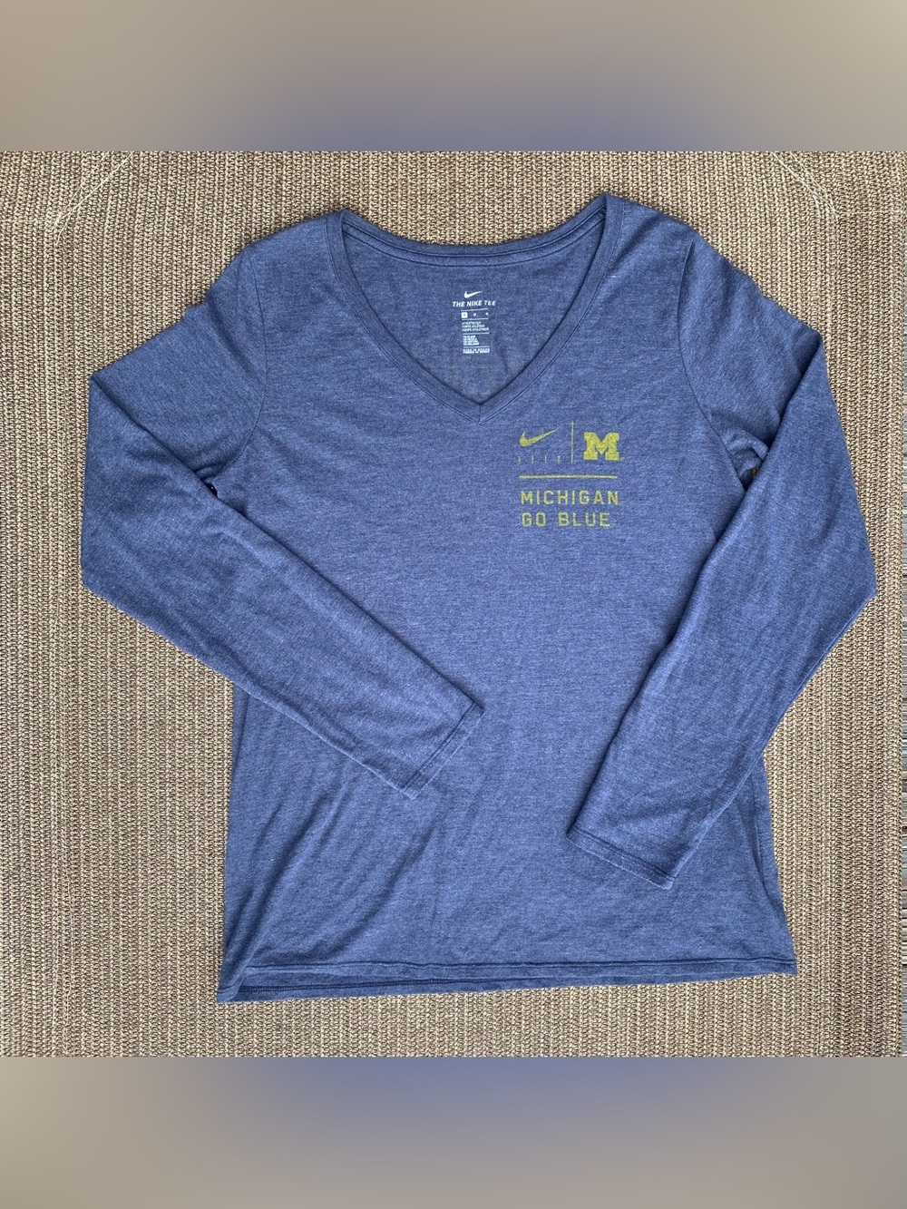 Nike University of Michigan Go Blue Long Sleeve V-Neck Tee Navy Blue Size M